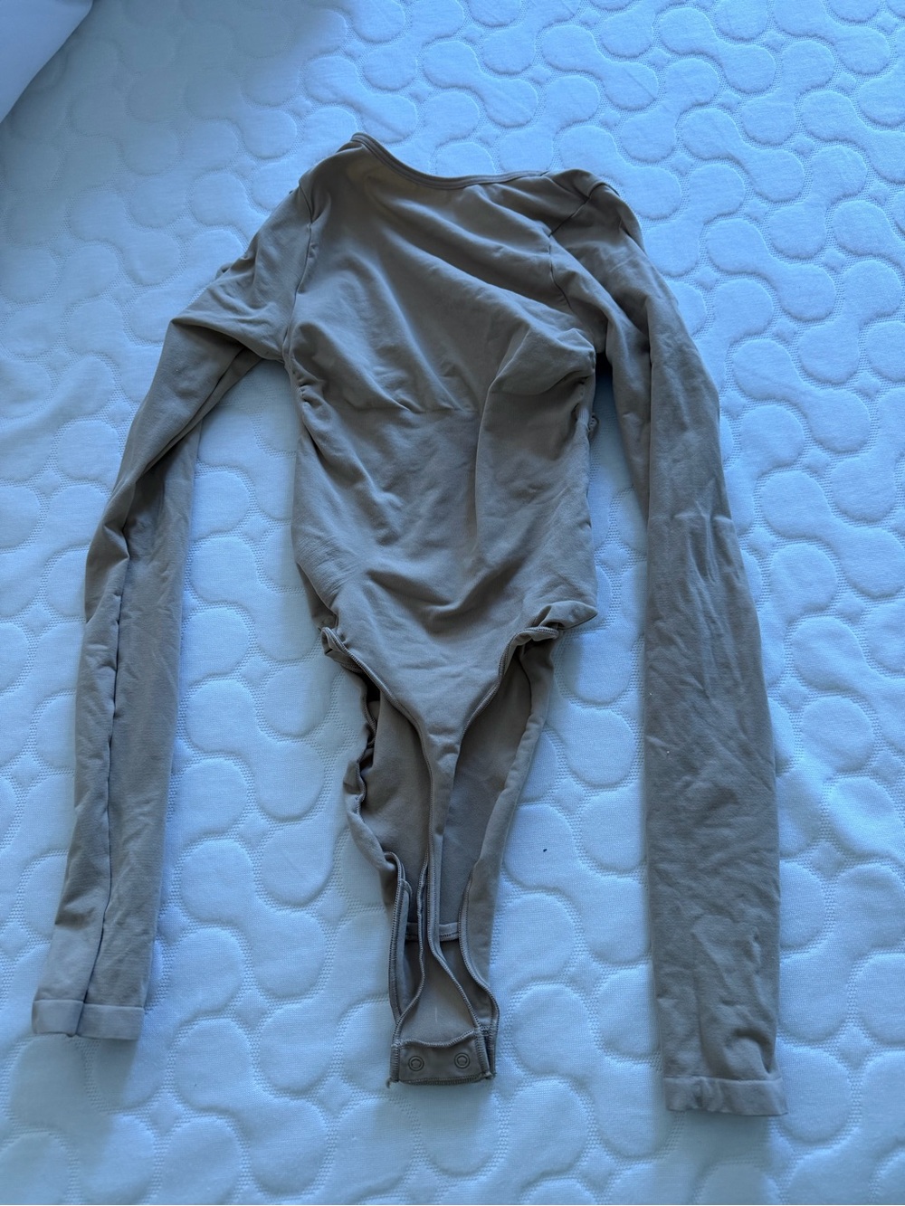 SKIMS Seamless Sculpt Long Sleeve Thong Bodysuit - Picture 3 of 3